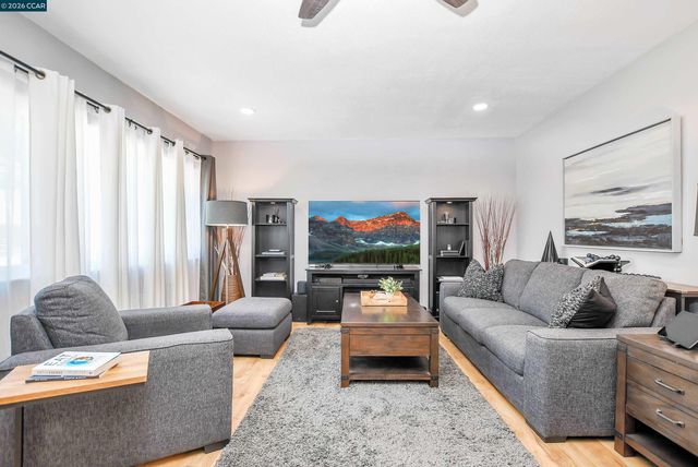 2160 Walnut St, Martinez, CA 94553