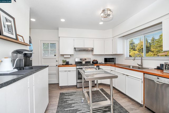 2160 Walnut St, Martinez, CA 94553