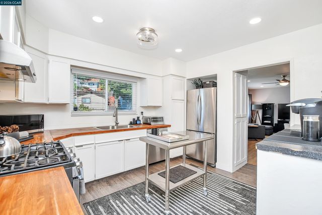2160 Walnut St, Martinez, CA 94553