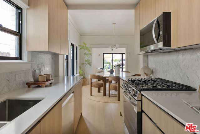1406 S Wilton Place, Los Angeles, CA 90019