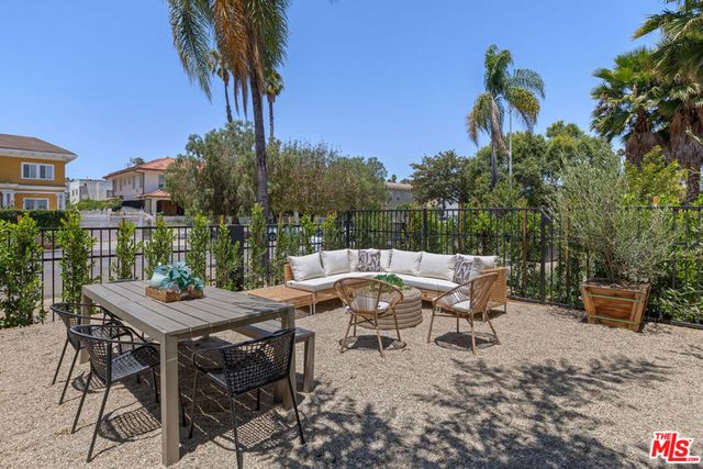 1406 S Wilton Place, Los Angeles, CA 90019