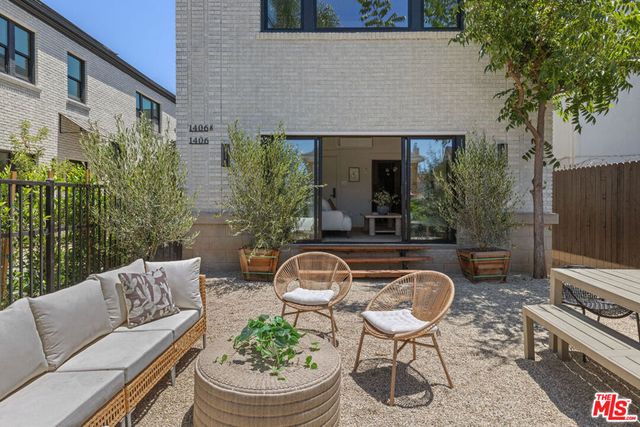 1406 S Wilton Place, Los Angeles, CA 90019
