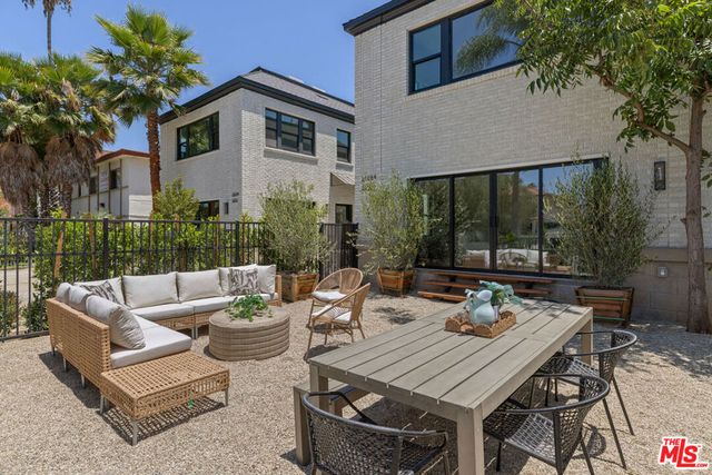 1406 S Wilton Place, Los Angeles, CA 90019