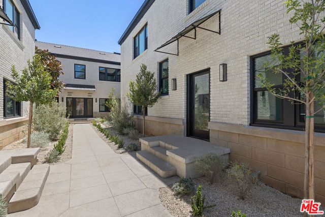 1406 S Wilton Place, Los Angeles, CA 90019