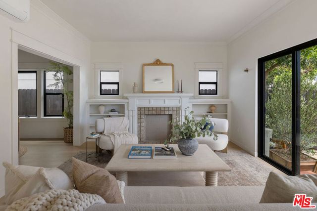1406 S Wilton Place, Los Angeles, CA 90019