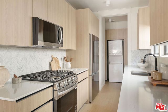 1406 S Wilton Place, Los Angeles, CA 90019
