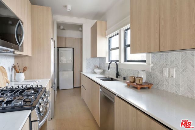 1406 S Wilton Place, Los Angeles, CA 90019