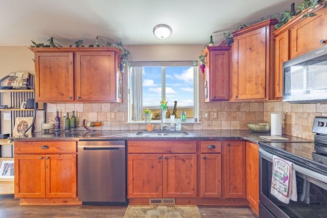 180 Bluegrass Drive, Culver, OR 97734