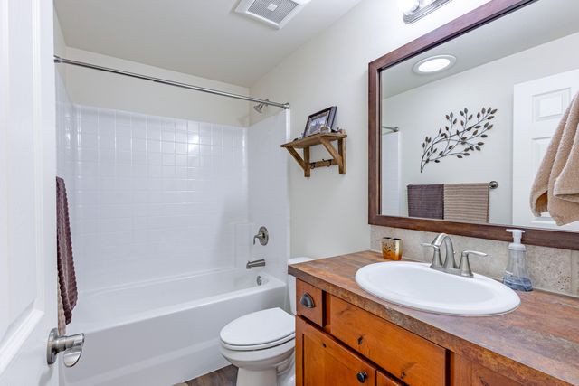 180 Bluegrass Drive, Culver, OR 97734