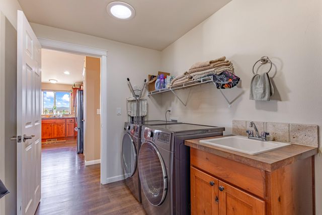 180 Bluegrass Drive, Culver, OR 97734