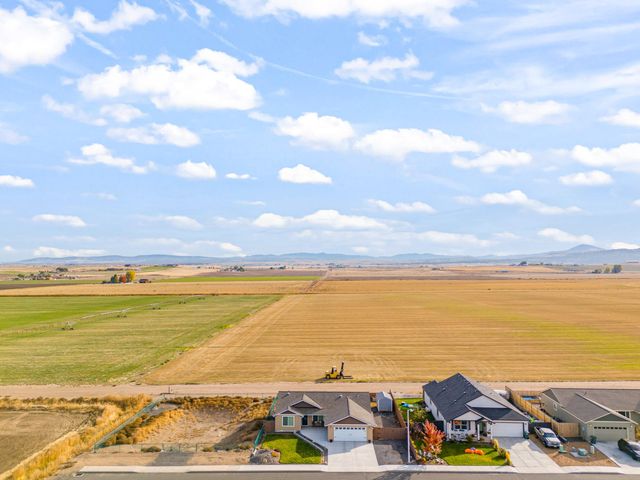 180 Bluegrass Drive, Culver, OR 97734