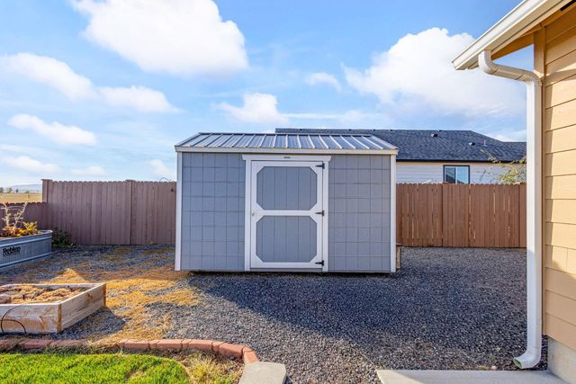 180 Bluegrass Drive, Culver, OR 97734