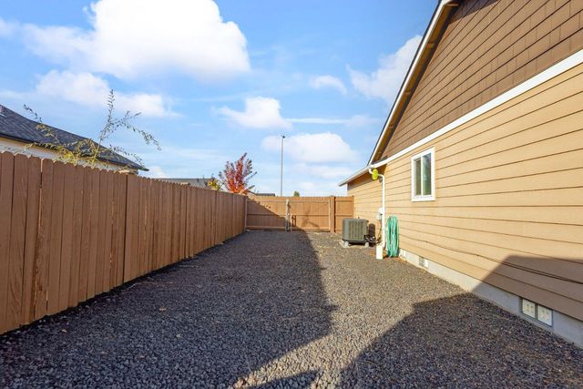 180 Bluegrass Drive, Culver, OR 97734