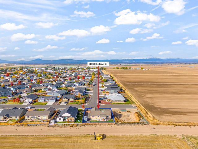 180 Bluegrass Drive, Culver, OR 97734