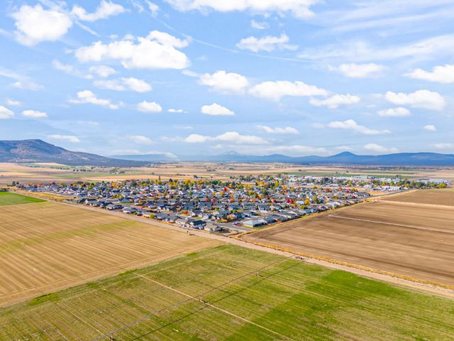 180 Bluegrass Drive, Culver, OR 97734