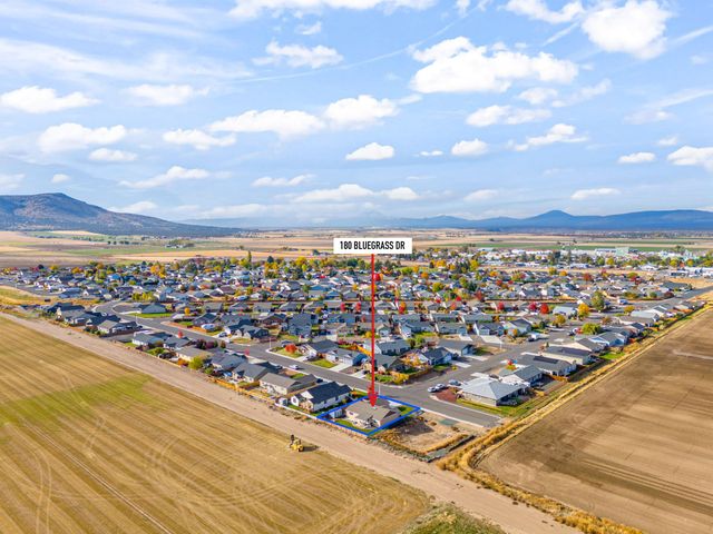 180 Bluegrass Drive, Culver, OR 97734