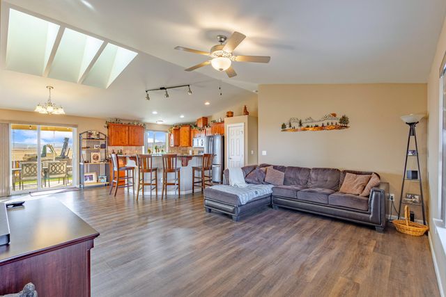 180 Bluegrass Drive, Culver, OR 97734