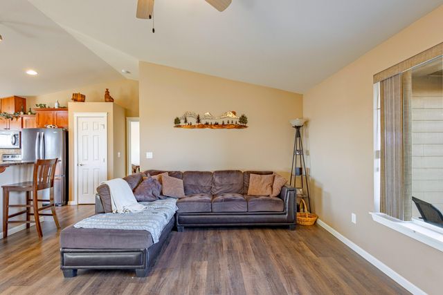 180 Bluegrass Drive, Culver, OR 97734