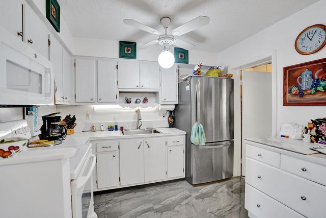 2702 Knight Lane, Delray Beach, FL 33445