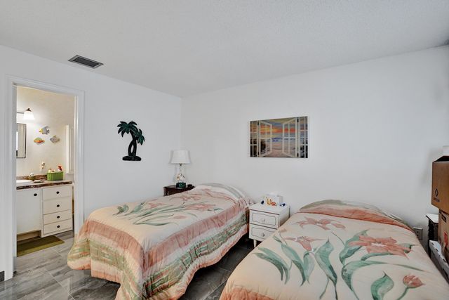 2702 Knight Lane, Delray Beach, FL 33445