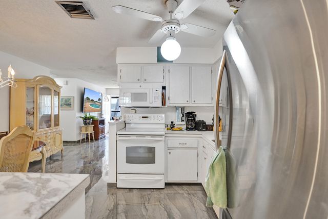 2702 Knight Lane, Delray Beach, FL 33445