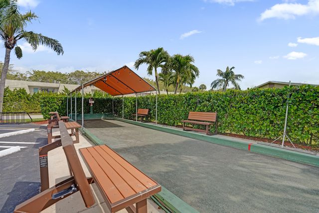 2702 Knight Lane, Delray Beach, FL 33445