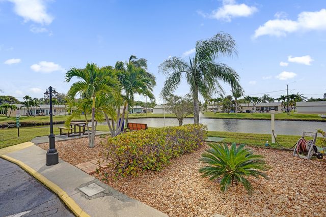 2702 Knight Lane, Delray Beach, FL 33445