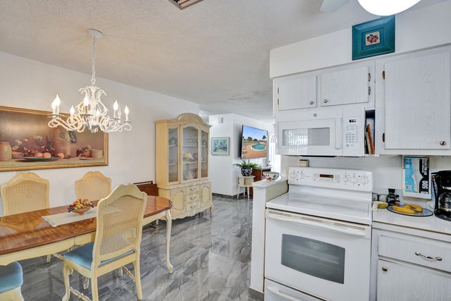 2702 Knight Lane, Delray Beach, FL 33445