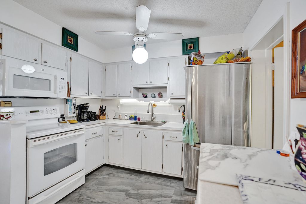 2702 Knight Lane, Delray Beach, FL 33445