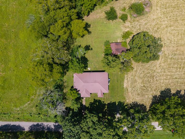 54 Hovis Bend Rd, Fayetteville, TN 37334