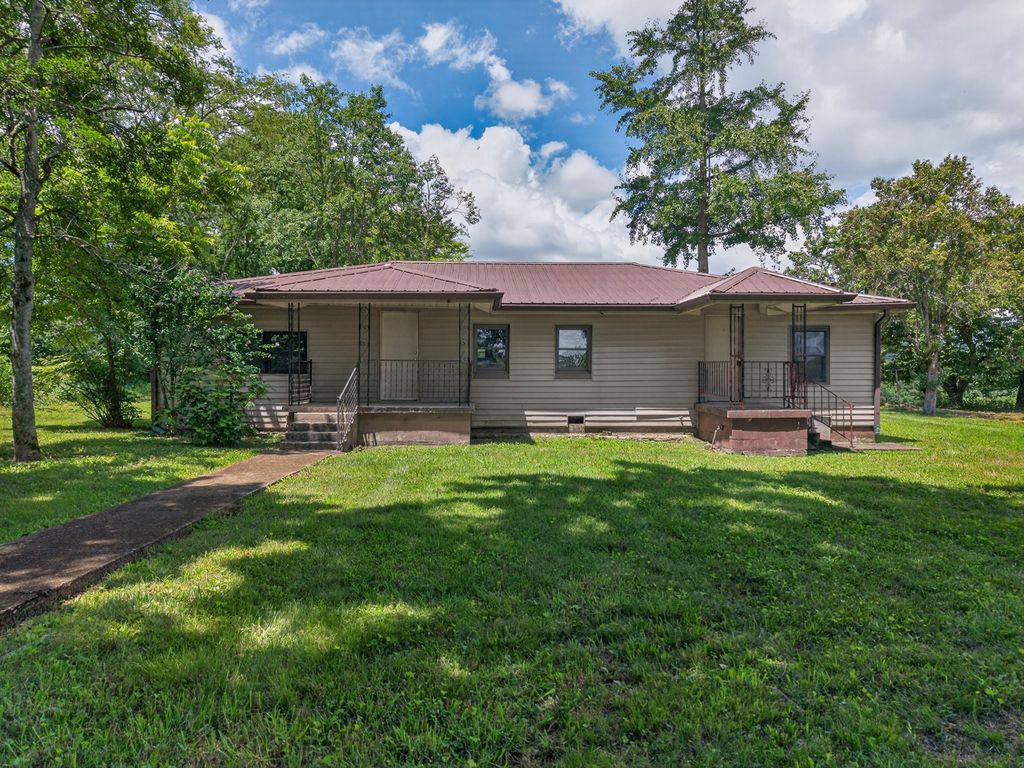 54 Hovis Bend Rd, Fayetteville, TN 37334