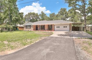 212 Summit Drive, Conroe, TX 77303