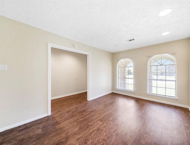 7962 Southmeadow Drive, Houston, TX 77071