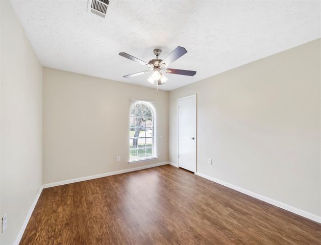 7962 Southmeadow Drive, Houston, TX 77071