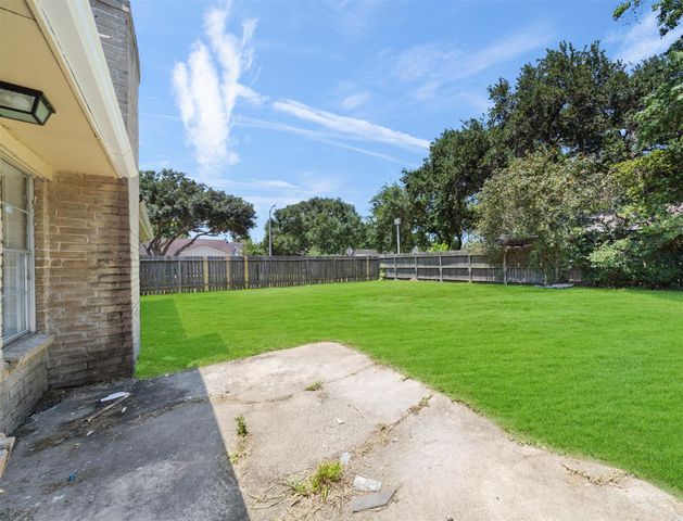 7962 Southmeadow Drive, Houston, TX 77071