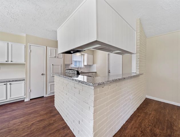 7962 Southmeadow Drive, Houston, TX 77071