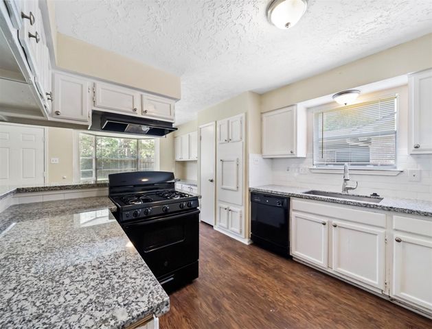 7962 Southmeadow Drive, Houston, TX 77071