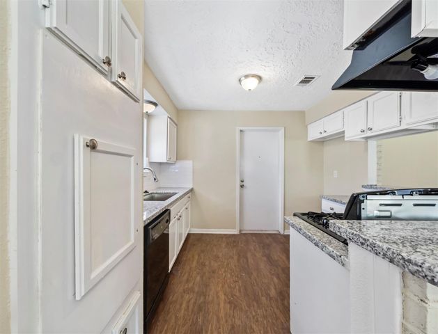 7962 Southmeadow Drive, Houston, TX 77071