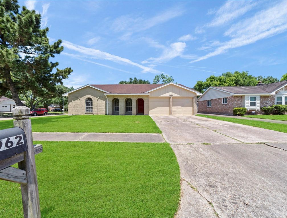 7962 Southmeadow Drive, Houston, TX 77071