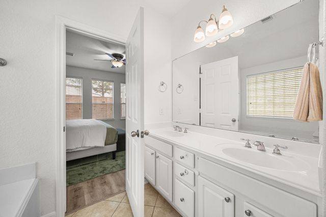 2727 Hidden Landing Drive, Pearland, TX 77584