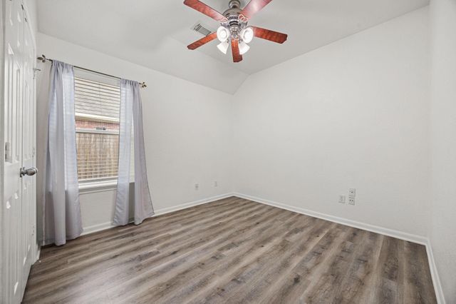 2727 Hidden Landing Drive, Pearland, TX 77584