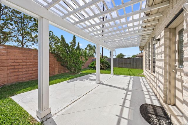 2727 Hidden Landing Drive, Pearland, TX 77584