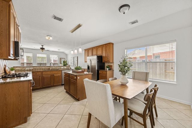 2727 Hidden Landing Drive, Pearland, TX 77584