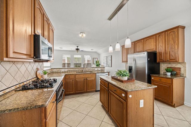 2727 Hidden Landing Drive, Pearland, TX 77584