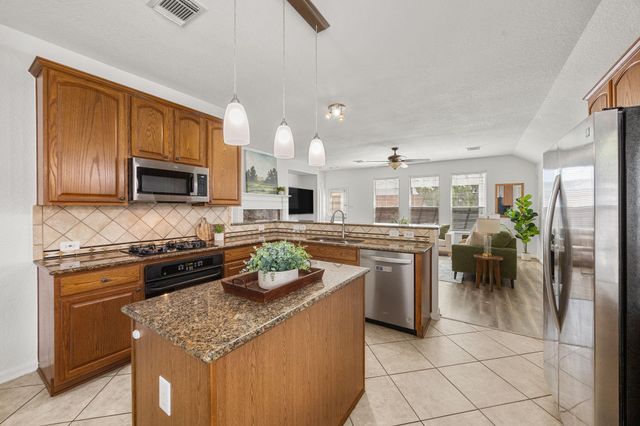 2727 Hidden Landing Drive, Pearland, TX 77584