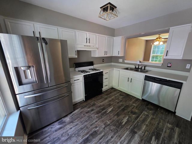 203 RIVER CT, Fieldsboro, NJ 08505
