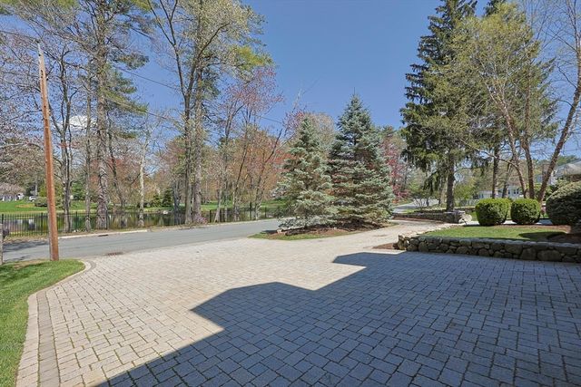 71 Bourque Road, Lynnfield, MA 01940