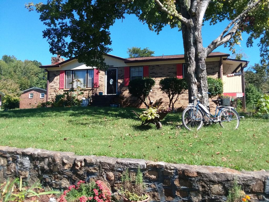 111 Gallaher St, Ashland City, TN 37015