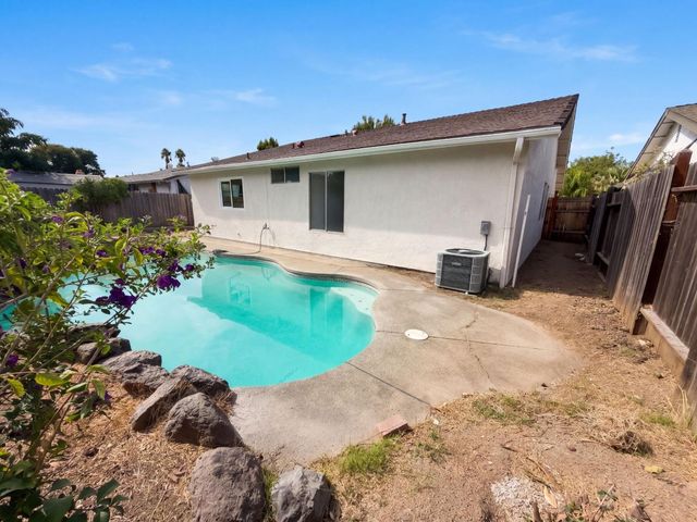 6300 Seyferth Way, Sacramento, CA 95823