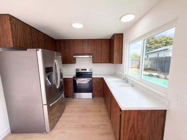 6300 Seyferth Way, Sacramento, CA 95823